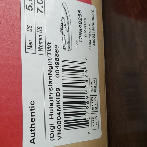 VANS - Picture 4 of 4